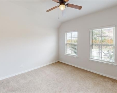 1004 Copper Smith Way - Photo Thumbnail 9