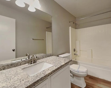 6862 W Townley Avenue - Photo Thumbnail 14