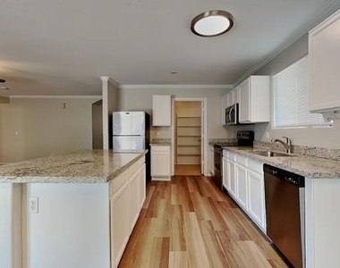 6862 W Townley Avenue - Photo Thumbnail 7