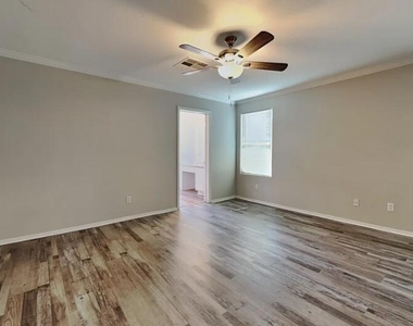 6862 W Townley Avenue - Photo Thumbnail 9