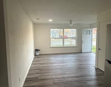 1302 Stone Drive - Photo Thumbnail 11