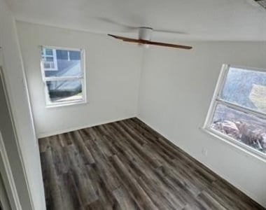 1302 Stone Drive - Photo Thumbnail 5