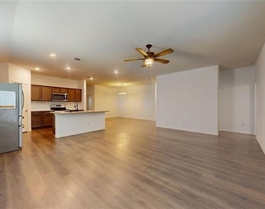 717 Cottonwood Way - Photo Thumbnail 5