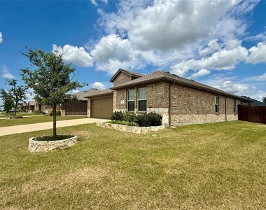 717 Cottonwood Way - Photo Thumbnail 2