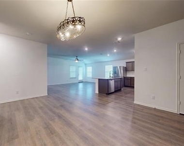 717 Cottonwood Way - Photo Thumbnail 6