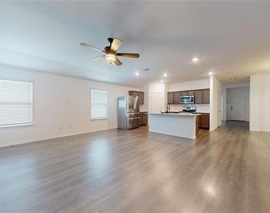 717 Cottonwood Way - Photo Thumbnail 3