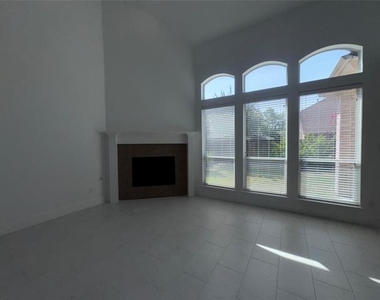 1913 Lawnview Drive - Photo Thumbnail 8