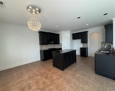 1913 Lawnview Drive - Photo Thumbnail 4