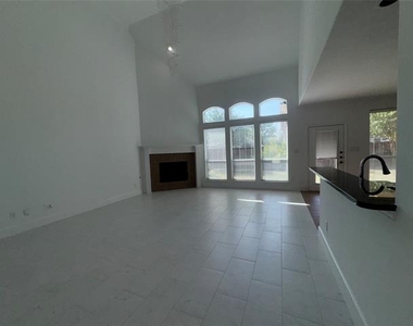 1913 Lawnview Drive - Photo Thumbnail 3