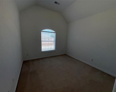 1913 Lawnview Drive - Photo Thumbnail 12