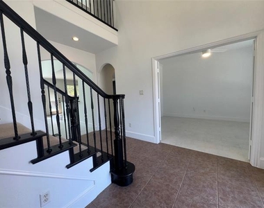 1913 Lawnview Drive - Photo Thumbnail 2