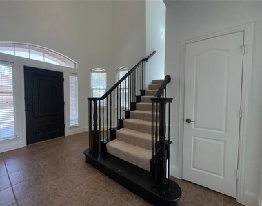 1913 Lawnview Drive - Photo Thumbnail 9
