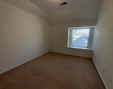 1913 Lawnview Drive - Photo Thumbnail 15