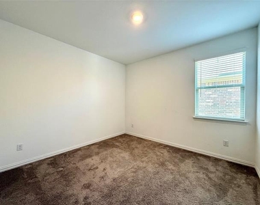 8000 Blue Heron Lane - Photo Thumbnail 19