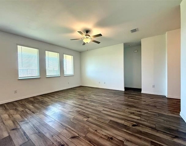 8000 Blue Heron Lane - Photo Thumbnail 3