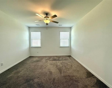 8000 Blue Heron Lane - Photo Thumbnail 13
