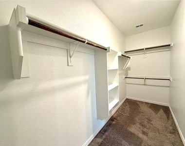 8000 Blue Heron Lane - Photo Thumbnail 18