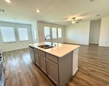 8000 Blue Heron Lane - Photo Thumbnail 7