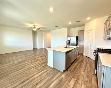 8000 Blue Heron Lane - Photo Thumbnail 5