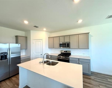 8000 Blue Heron Lane - Photo Thumbnail 9