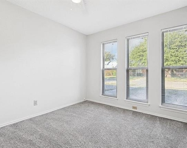 338 Edgewood Drive - Photo Thumbnail 14