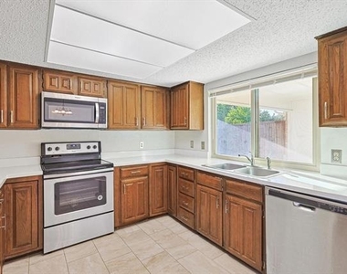 338 Edgewood Drive - Photo Thumbnail 5