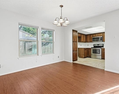 338 Edgewood Drive - Photo Thumbnail 7