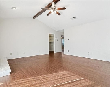 338 Edgewood Drive - Photo Thumbnail 2