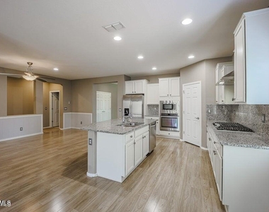 17576 W Bajada Road - Photo Thumbnail 14