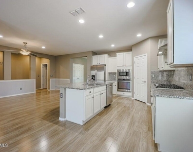 17576 W Bajada Road - Photo Thumbnail 5