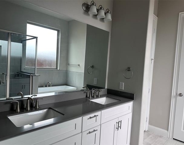 2200 7th Avenue - Photo Thumbnail 11