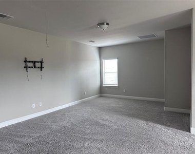 2200 7th Avenue - Photo Thumbnail 12