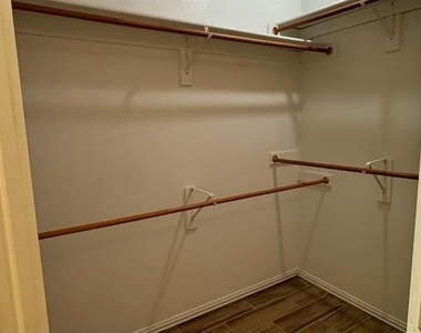 5013 Goldenrod Drive - Photo Thumbnail 13