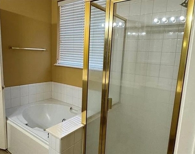 5013 Goldenrod Drive - Photo Thumbnail 12