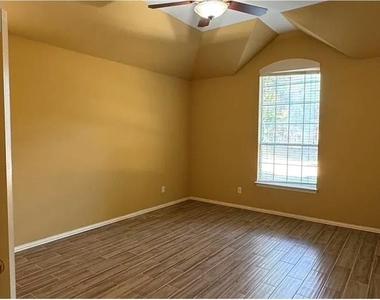 5013 Goldenrod Drive - Photo Thumbnail 10