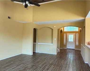 5013 Goldenrod Drive - Photo Thumbnail 8