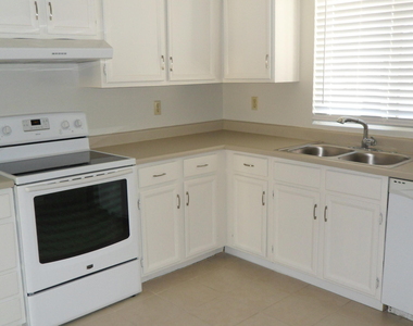 2146 W Utopia Road - Photo Thumbnail 3