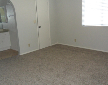 2146 W Utopia Road - Photo Thumbnail 5