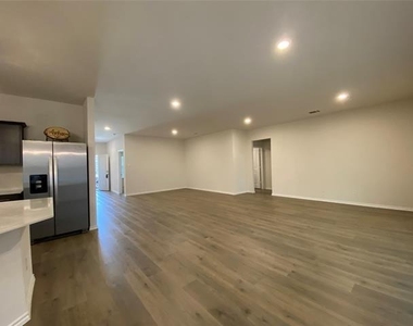 159 Mapleoak Drive - Photo Thumbnail 3