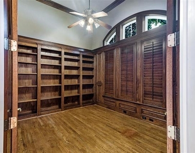 5933 King William Drive - Photo Thumbnail 8