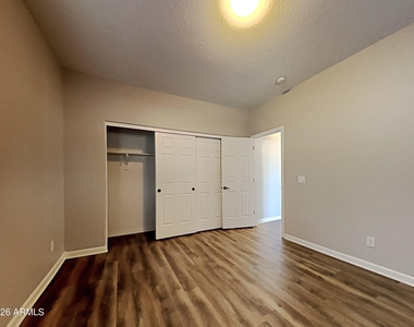 17734 W Langer Lane - Photo Thumbnail 12