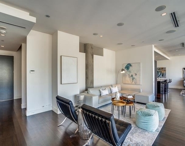 2408 Victory Park Lane - Photo Thumbnail 3