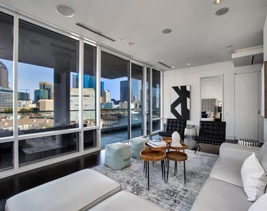 2408 Victory Park Lane - Photo Thumbnail 9
