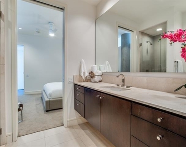 2408 Victory Park Lane - Photo Thumbnail 13