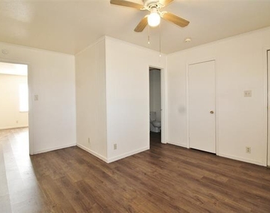 715 E 3rd Street - Photo Thumbnail 3