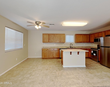 17472 W Watson Lane - Photo Thumbnail 2