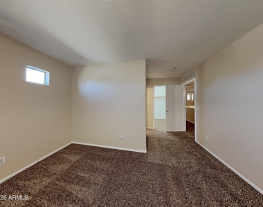 17472 W Watson Lane - Photo Thumbnail 6