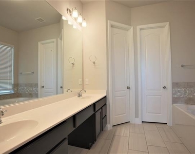 219 Lexington Avenue - Photo Thumbnail 23