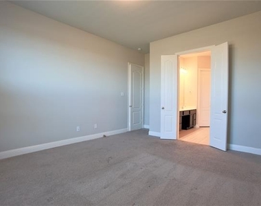 219 Lexington Avenue - Photo Thumbnail 16