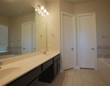 219 Lexington Avenue - Photo Thumbnail 12